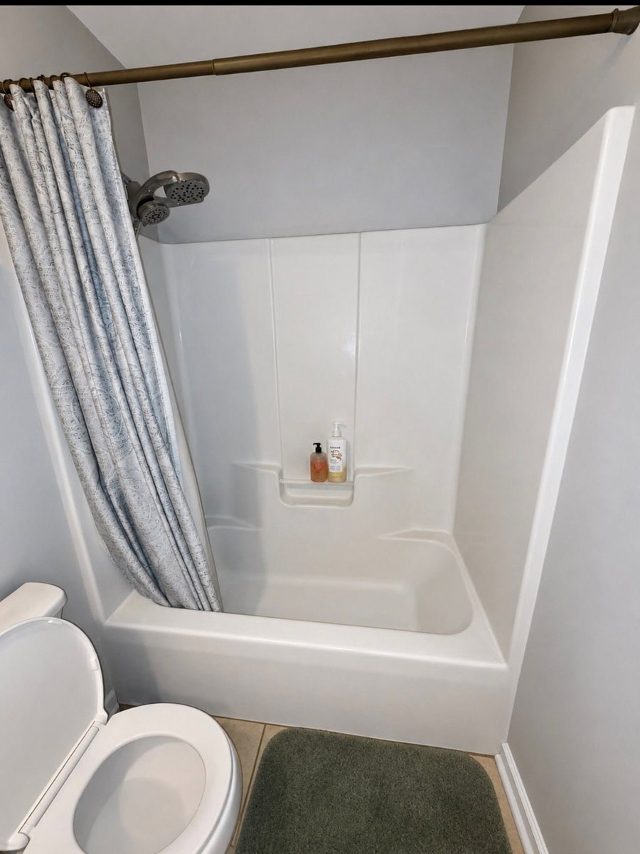 Guest bath before the JSR Construction remodel