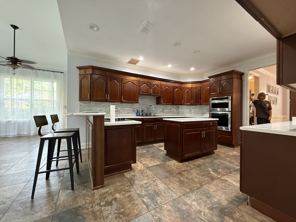 Kitchen before the JSR Construction remodel